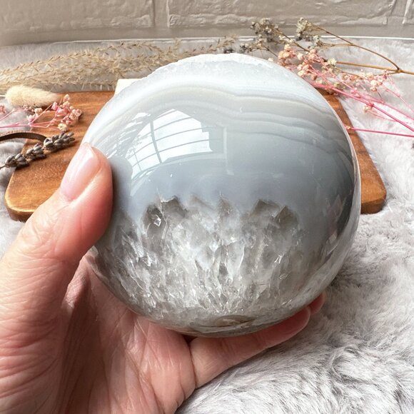 Gorgeous 1.3kg Large Agate Sphere with Druzy - Picture 3 of 10